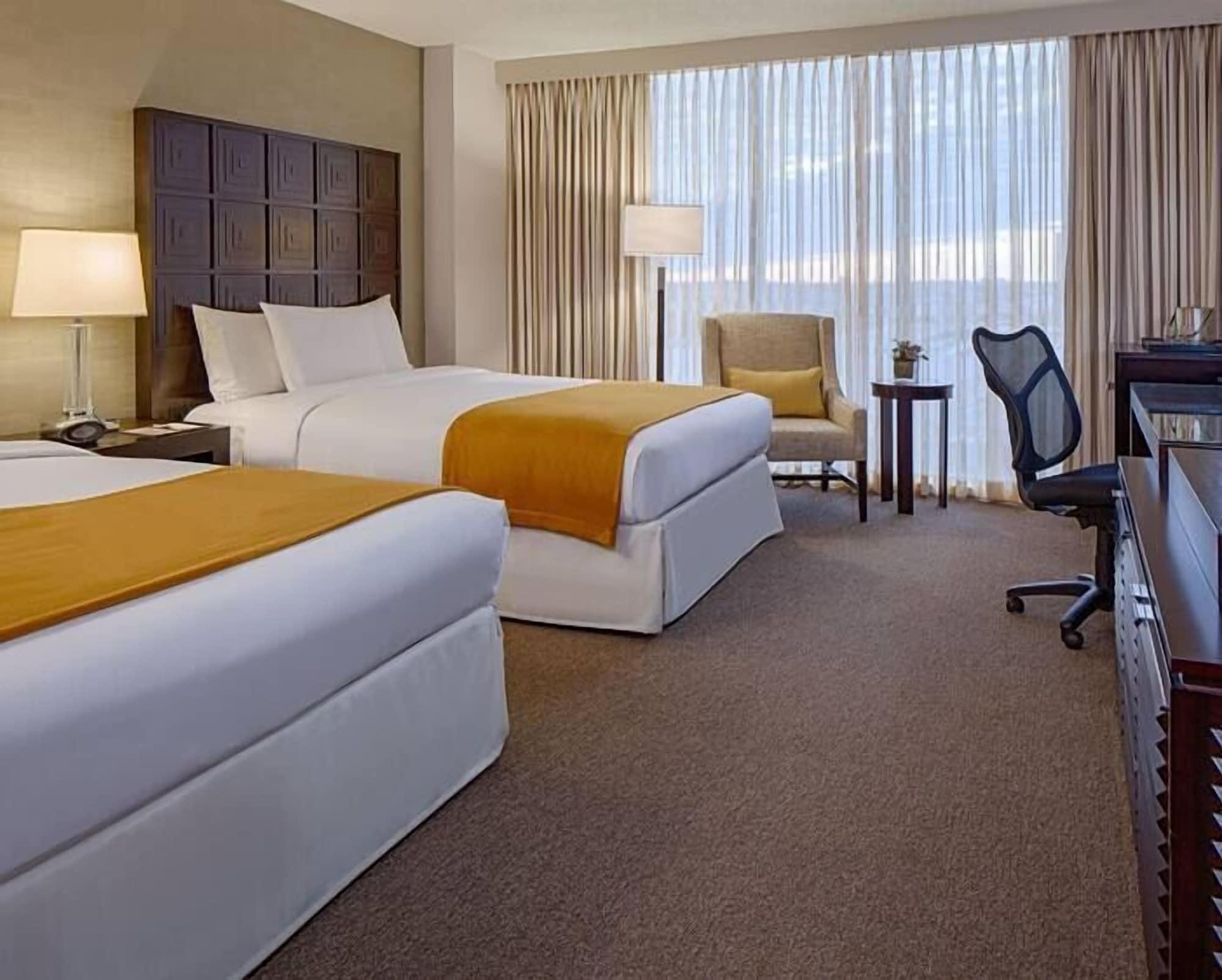 Doubletree By Hilton Hotel Houston Greenway Plaza Екстериор снимка