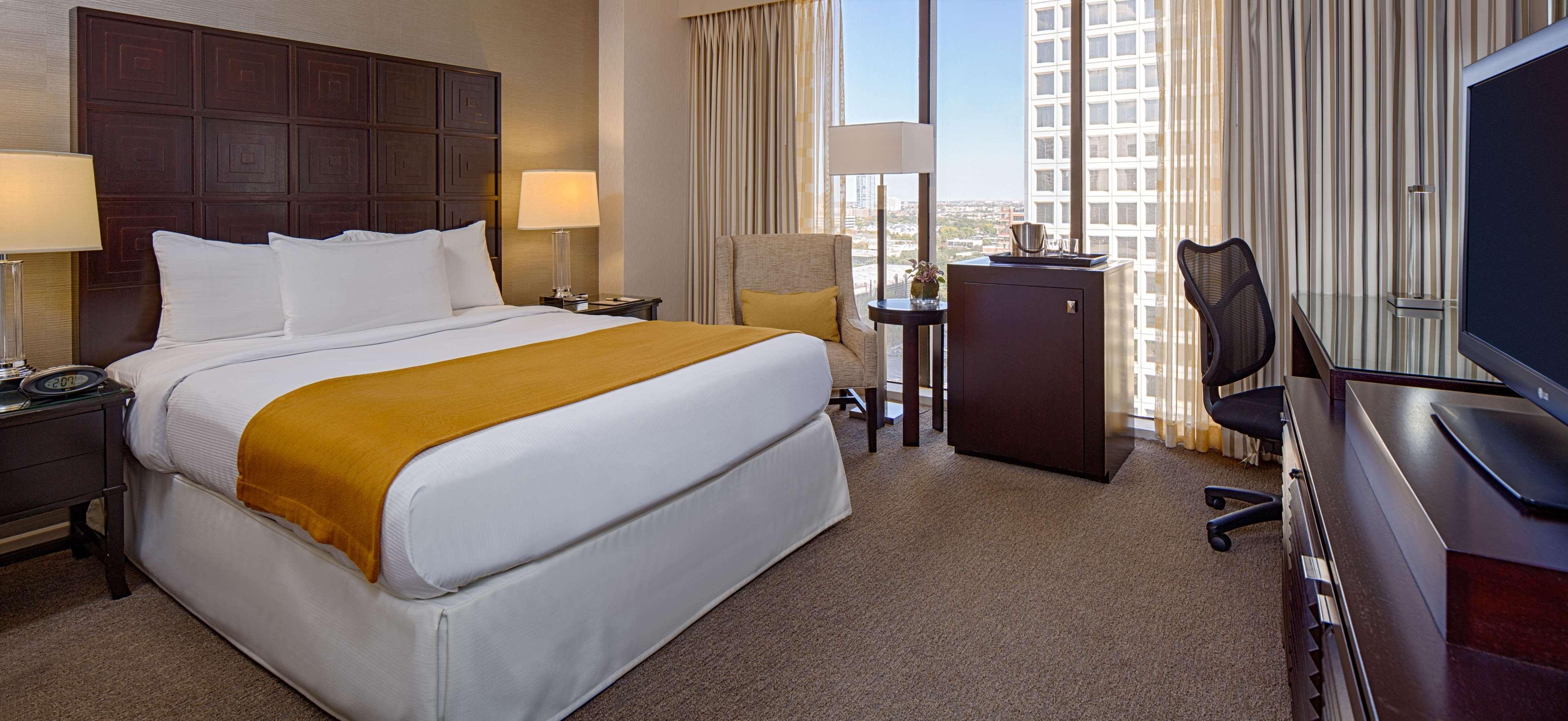 Doubletree By Hilton Hotel Houston Greenway Plaza Екстериор снимка