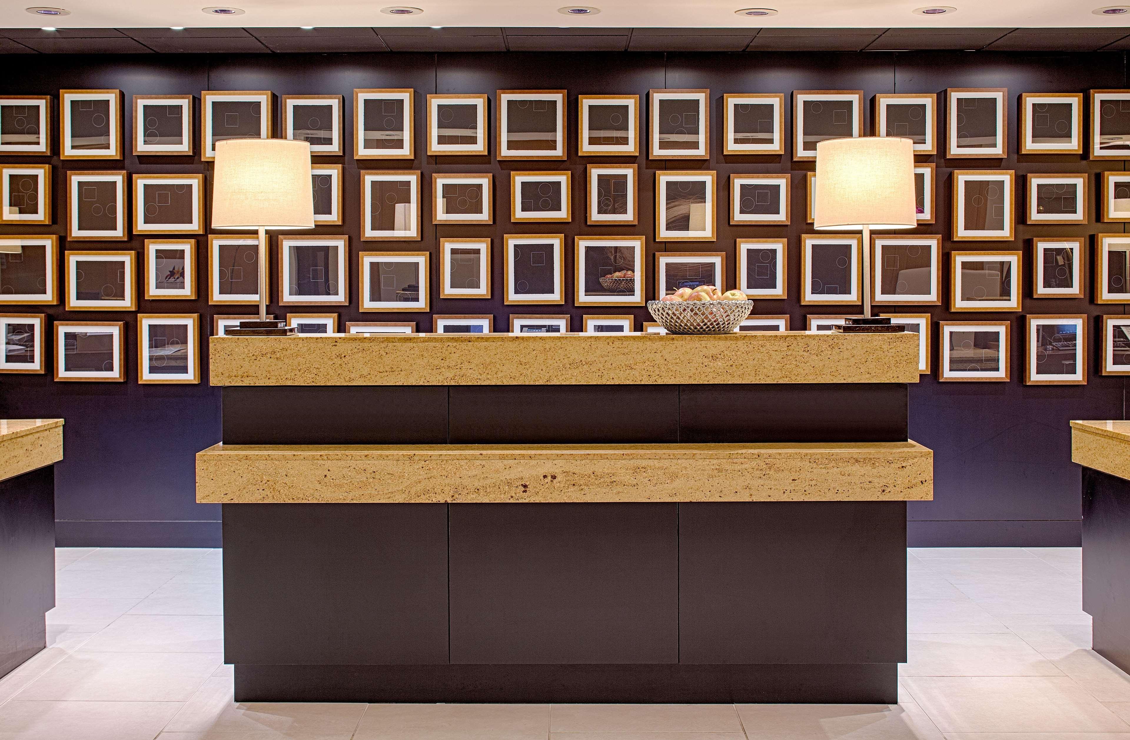 Doubletree By Hilton Hotel Houston Greenway Plaza Екстериор снимка