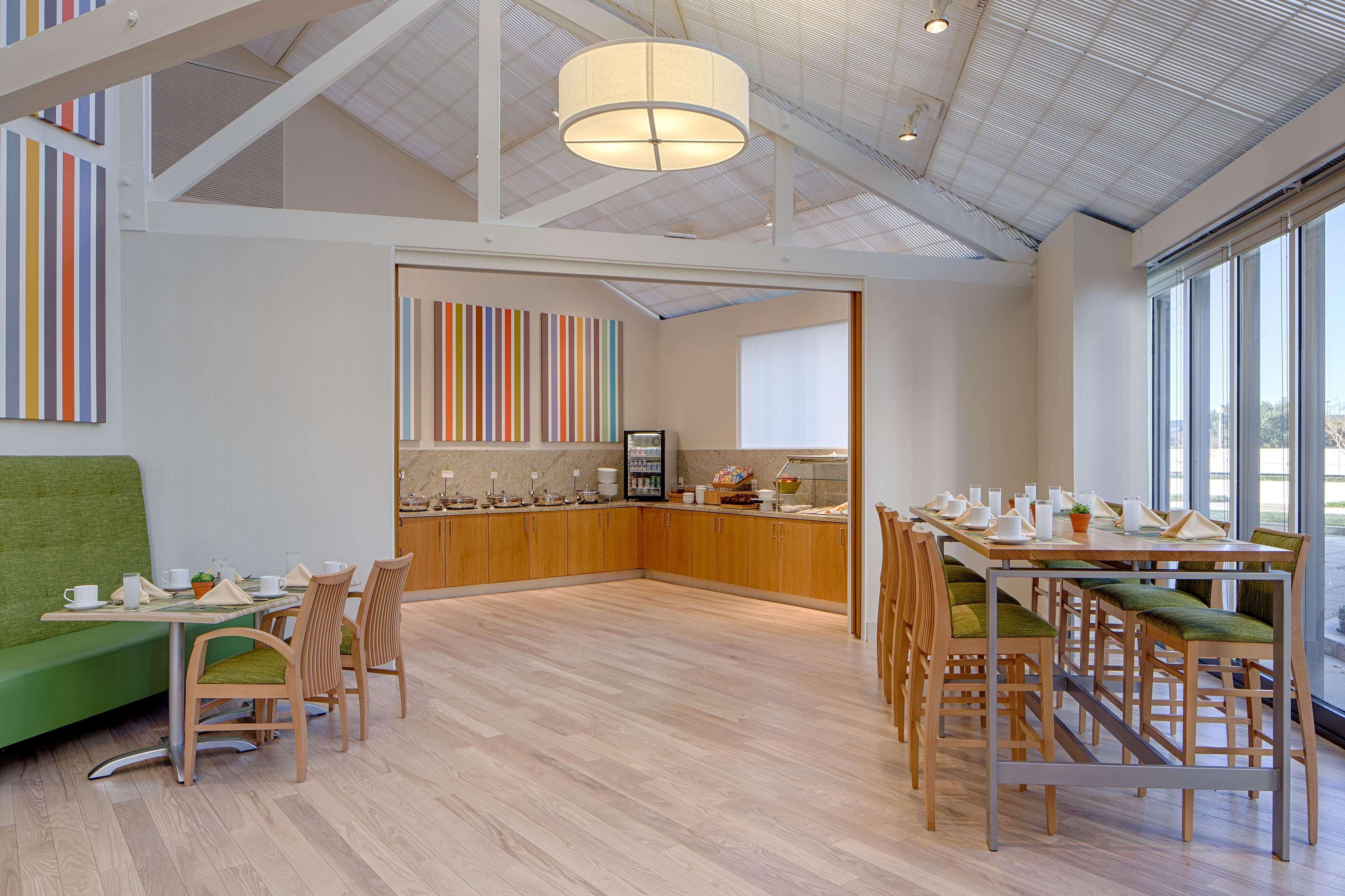 Doubletree By Hilton Hotel Houston Greenway Plaza Екстериор снимка