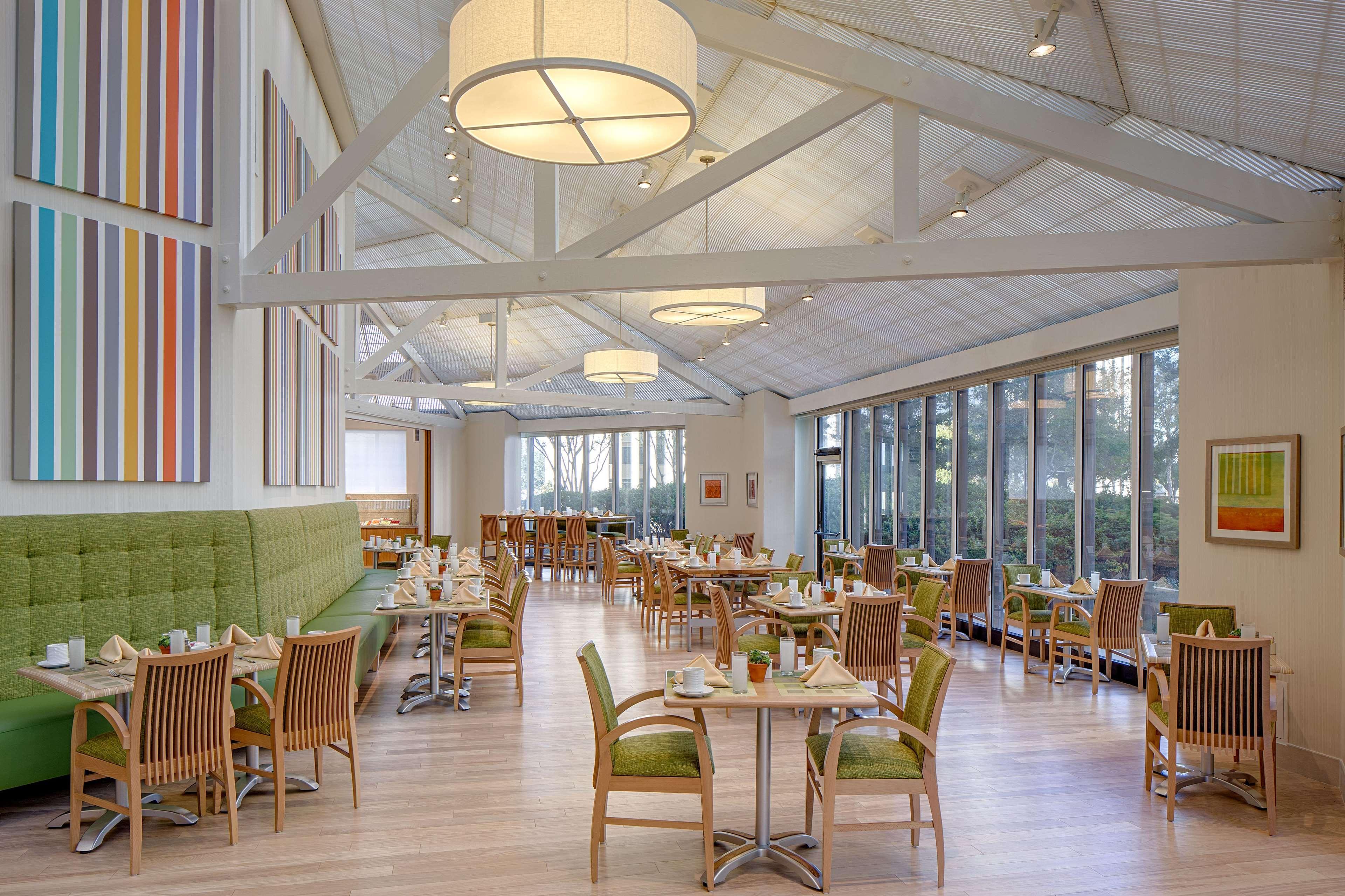 Doubletree By Hilton Hotel Houston Greenway Plaza Екстериор снимка