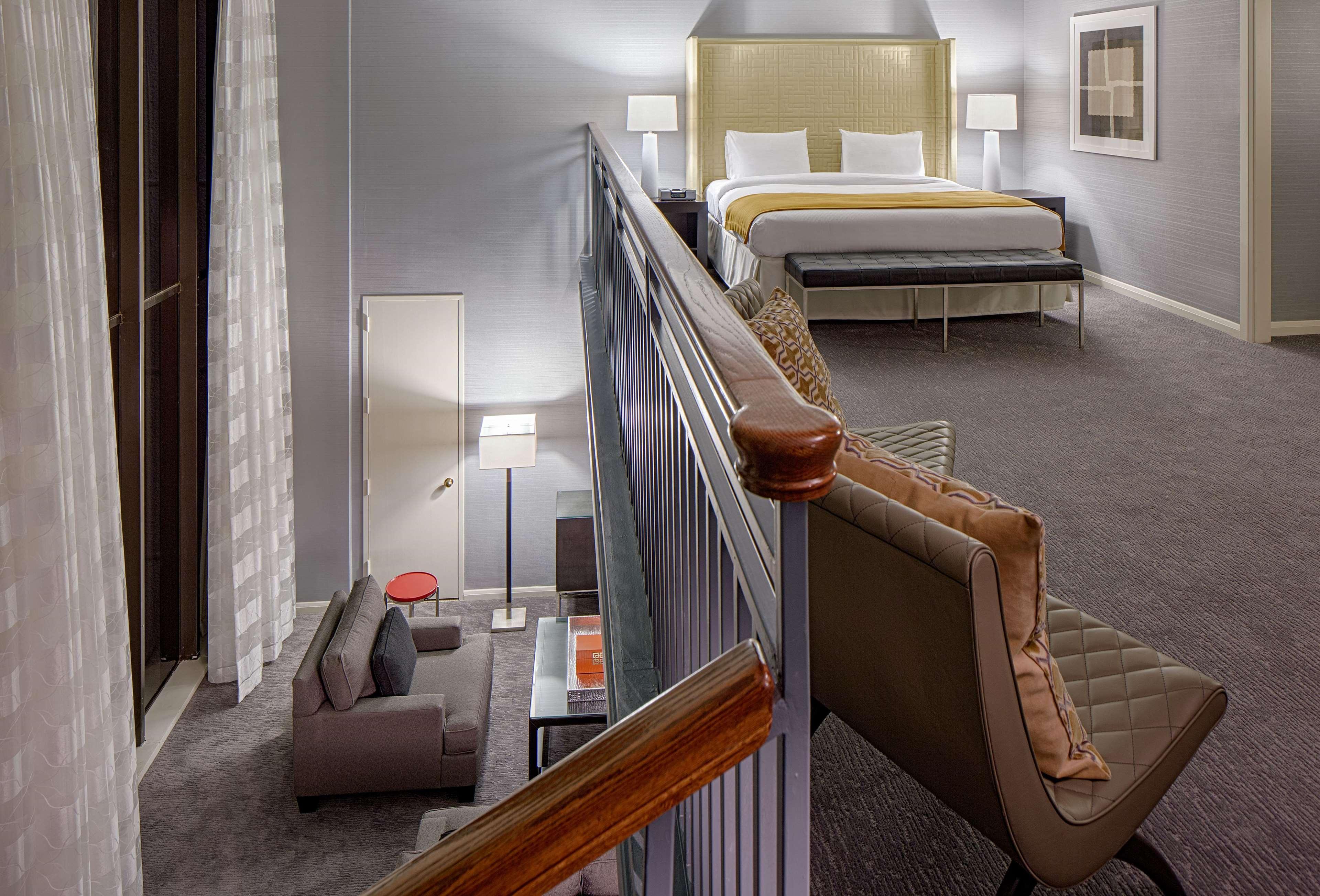 Doubletree By Hilton Hotel Houston Greenway Plaza Екстериор снимка