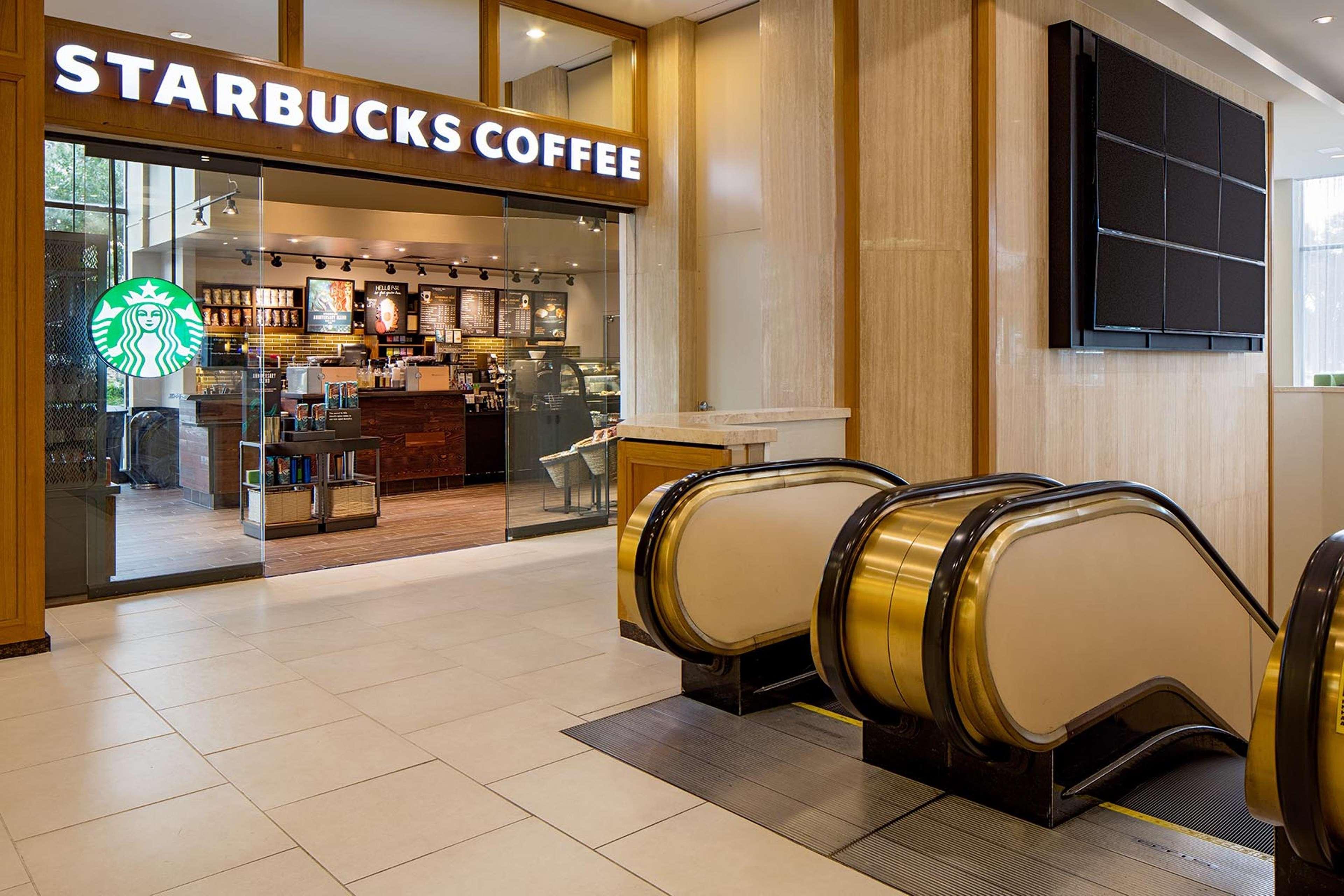 Doubletree By Hilton Hotel Houston Greenway Plaza Екстериор снимка