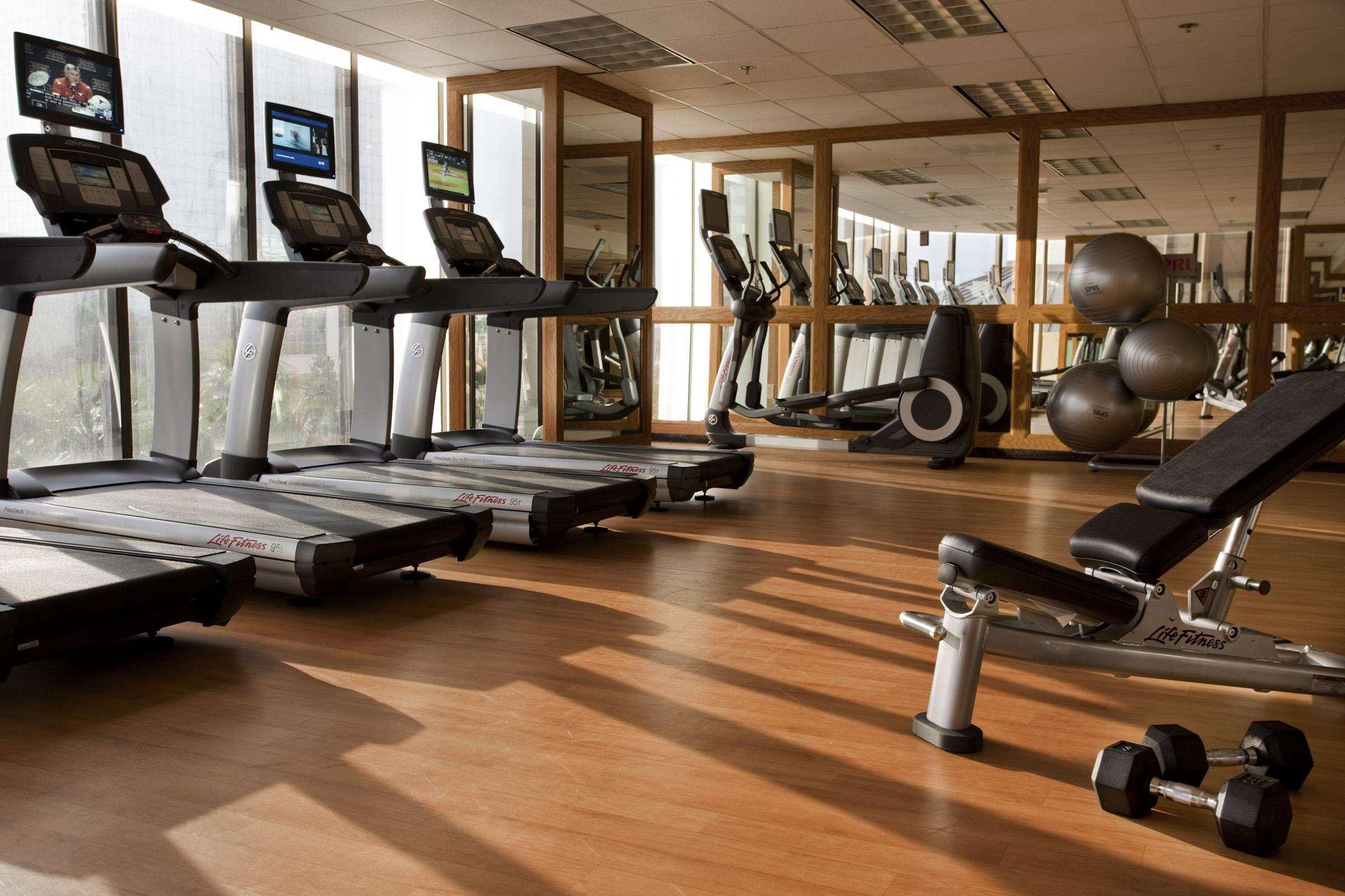 Doubletree By Hilton Hotel Houston Greenway Plaza Екстериор снимка