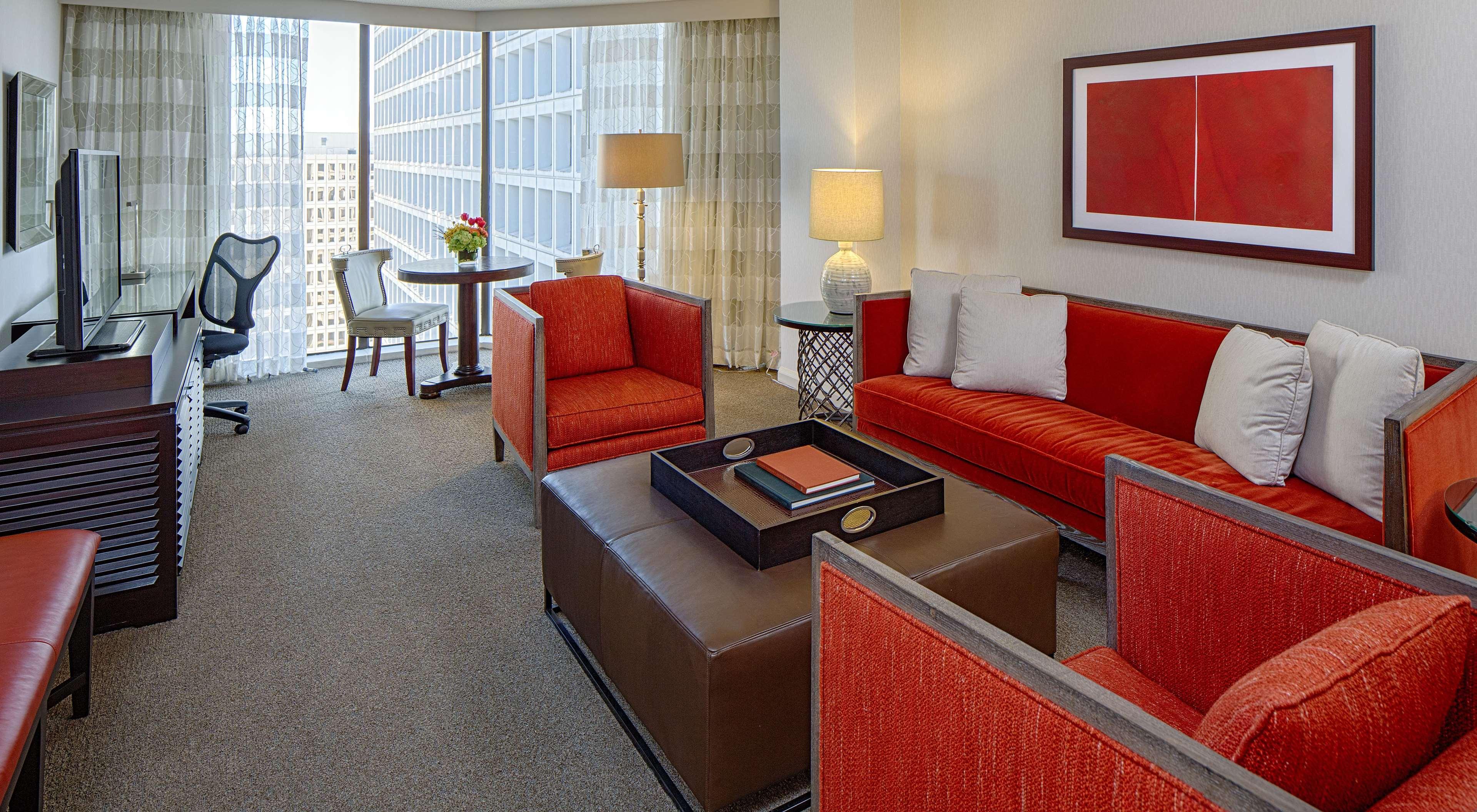 Doubletree By Hilton Hotel Houston Greenway Plaza Екстериор снимка