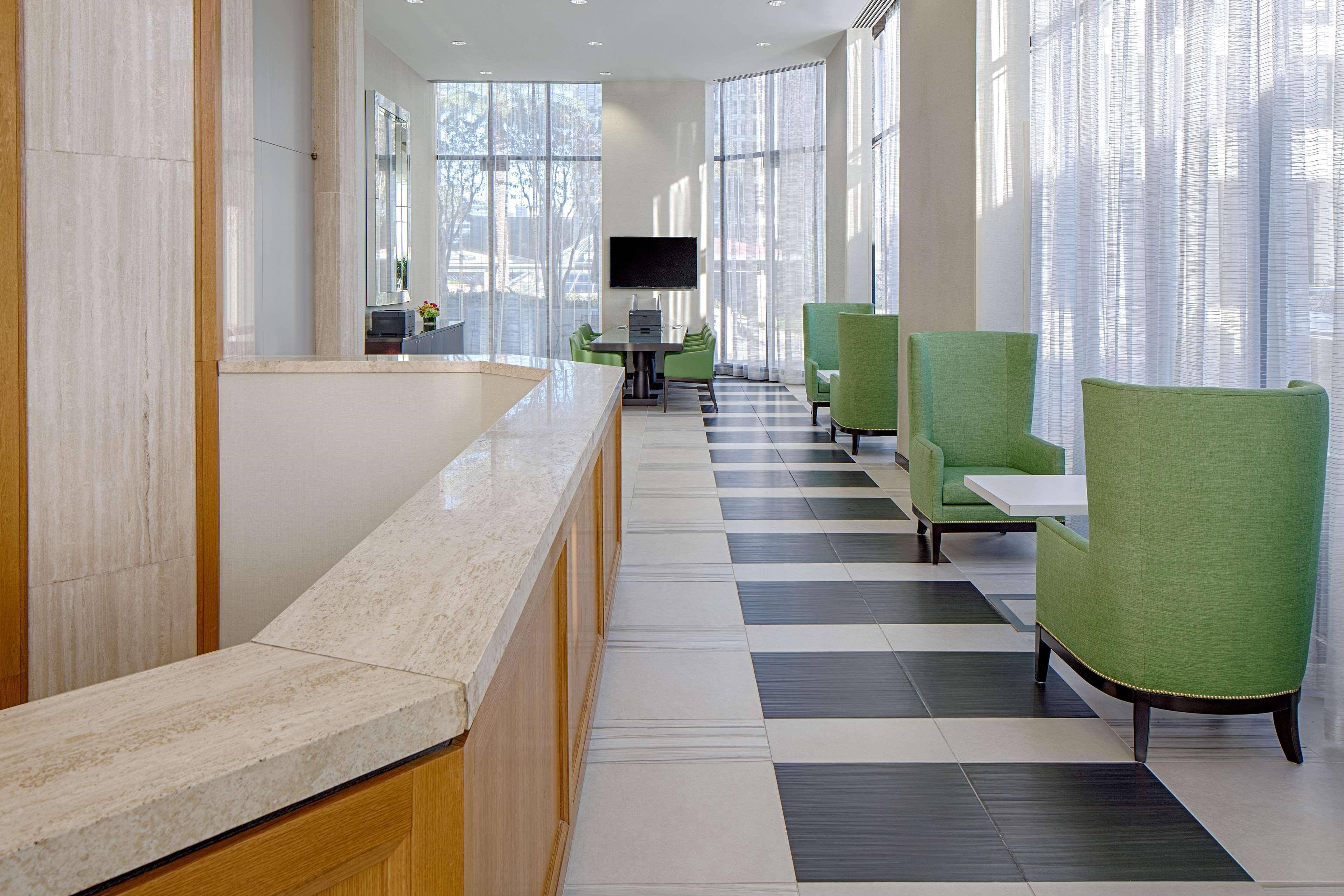 Doubletree By Hilton Hotel Houston Greenway Plaza Екстериор снимка