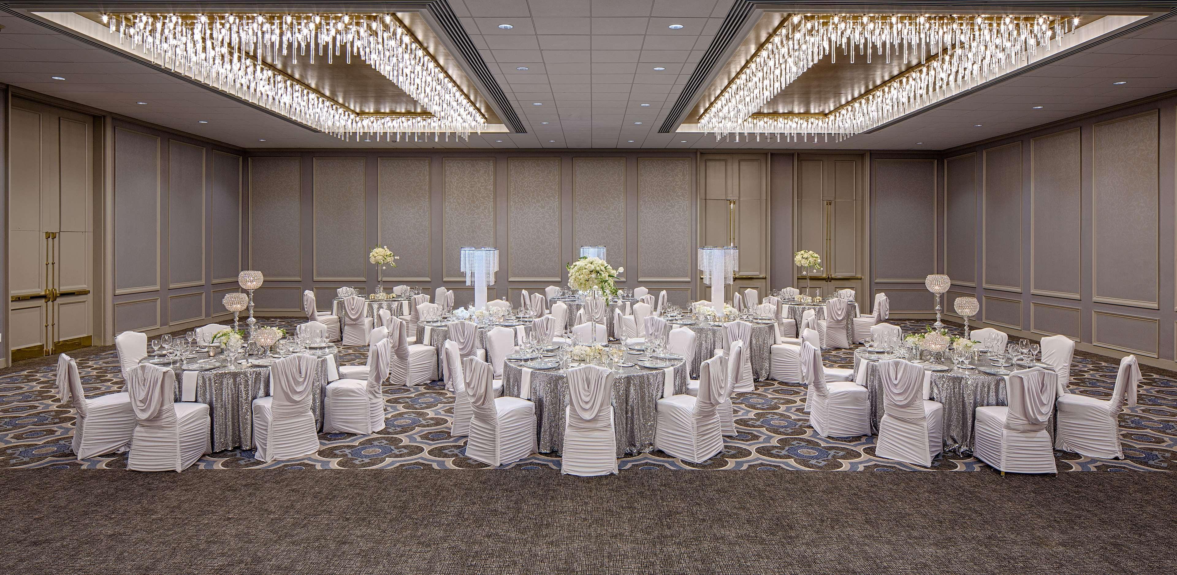 Doubletree By Hilton Hotel Houston Greenway Plaza Екстериор снимка