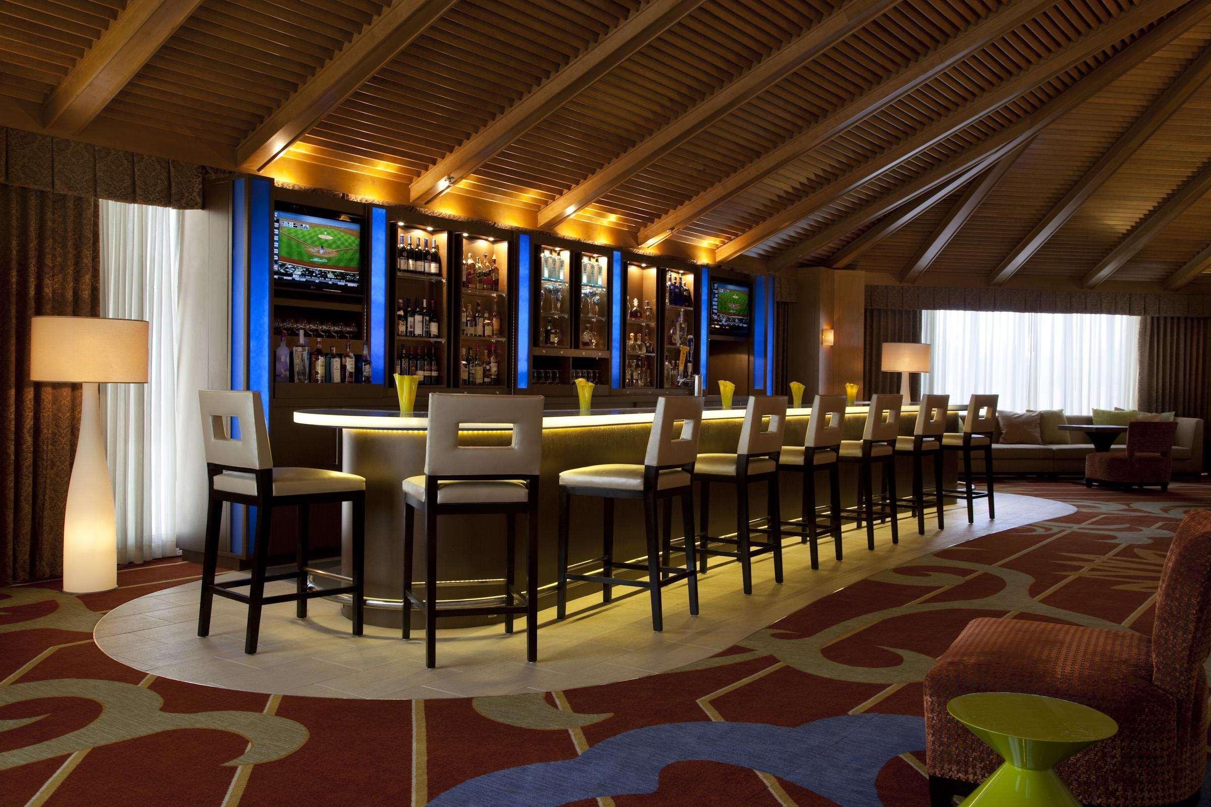 Doubletree By Hilton Hotel Houston Greenway Plaza Екстериор снимка