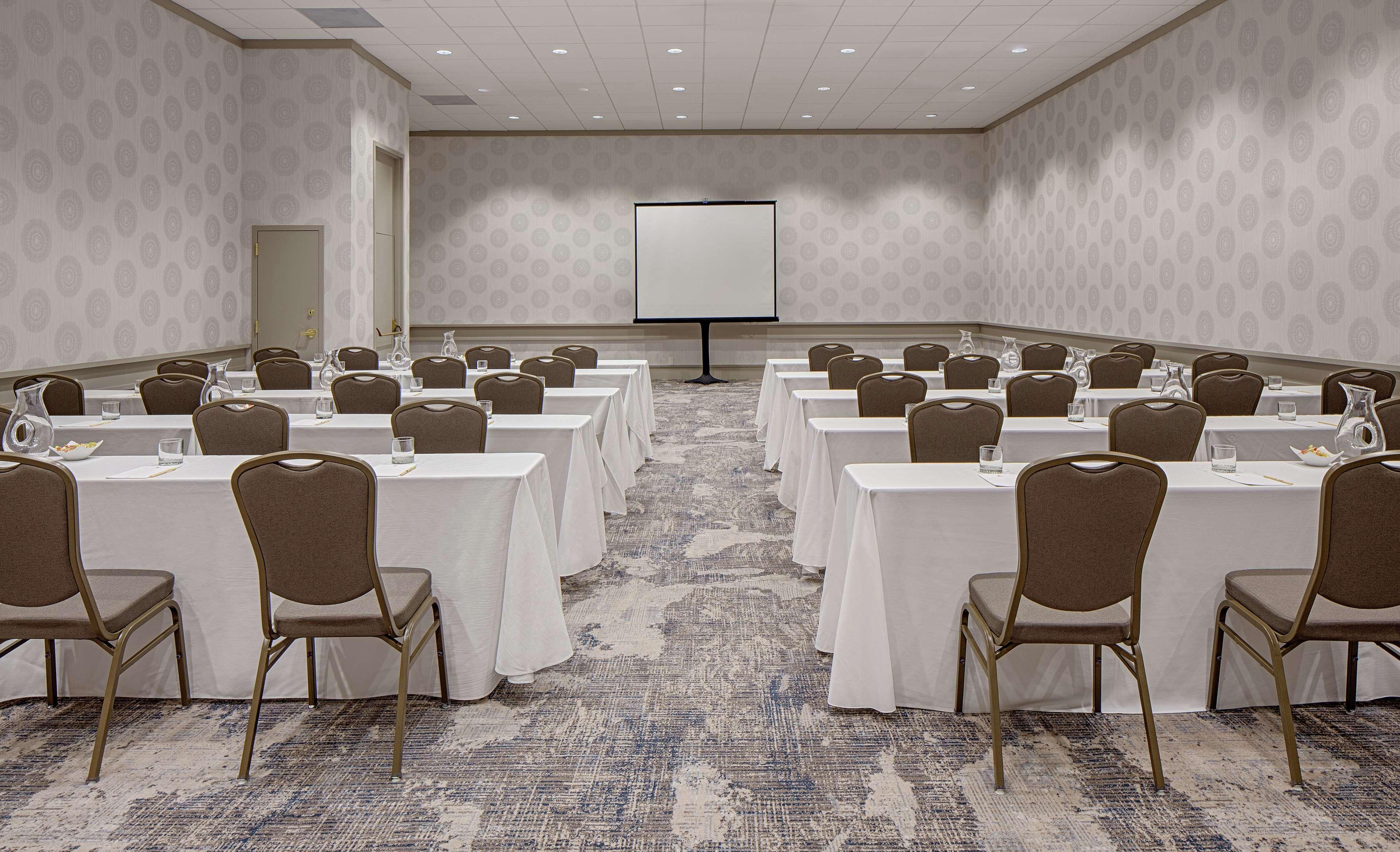 Doubletree By Hilton Hotel Houston Greenway Plaza Екстериор снимка