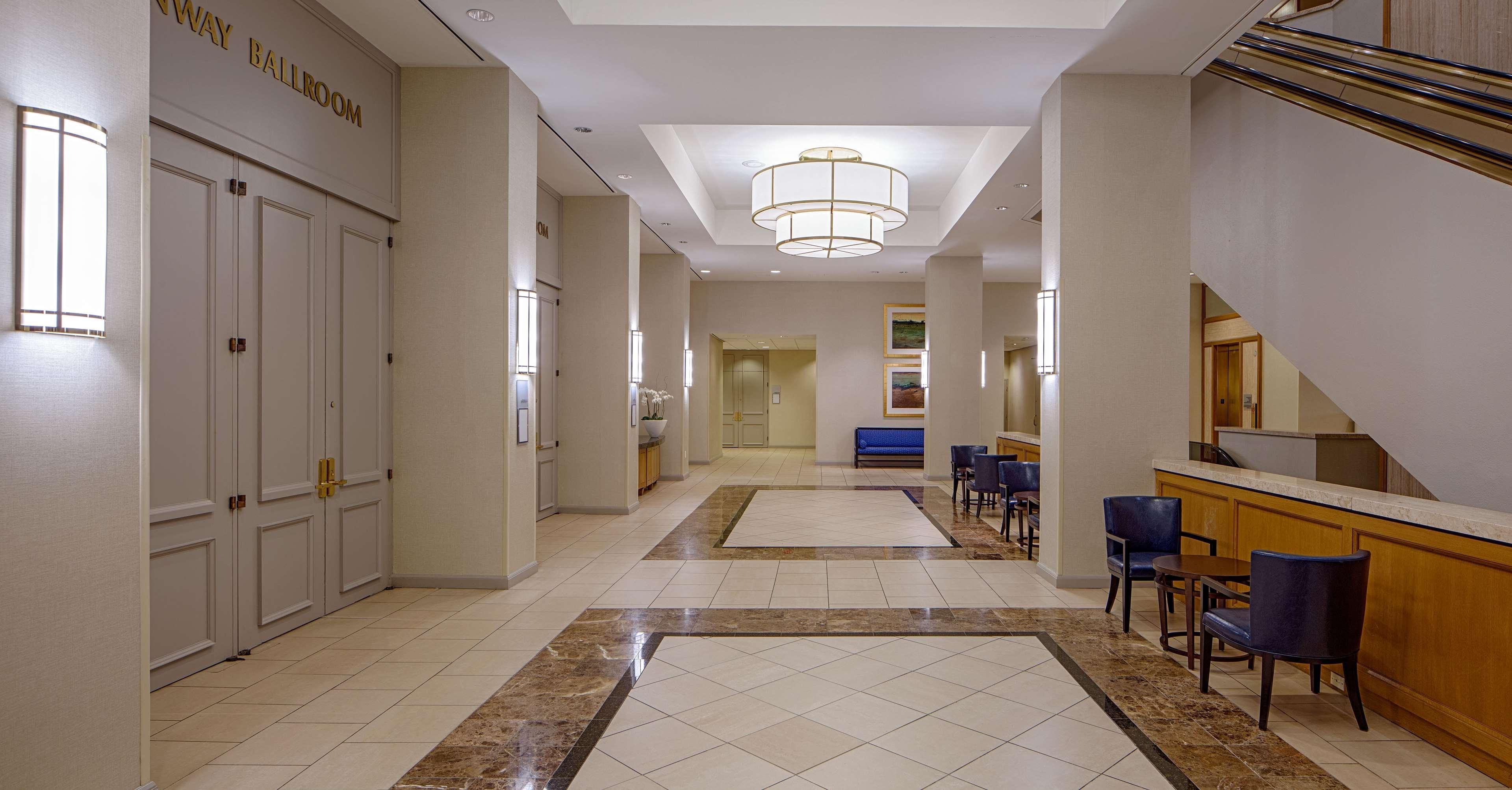 Doubletree By Hilton Hotel Houston Greenway Plaza Екстериор снимка