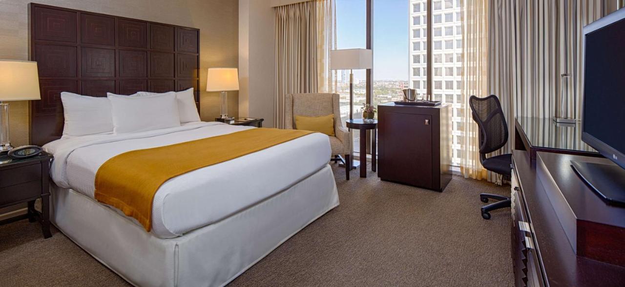 Doubletree By Hilton Hotel Houston Greenway Plaza Екстериор снимка