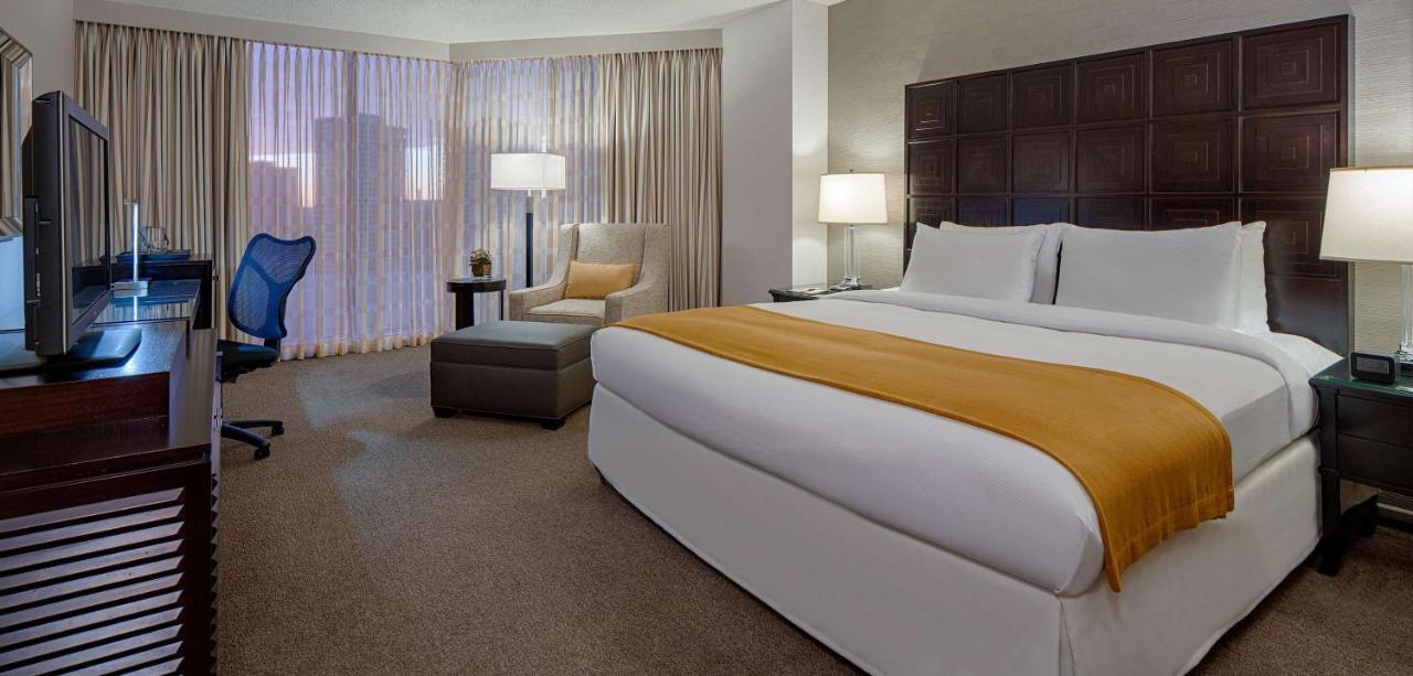 Doubletree By Hilton Hotel Houston Greenway Plaza Екстериор снимка