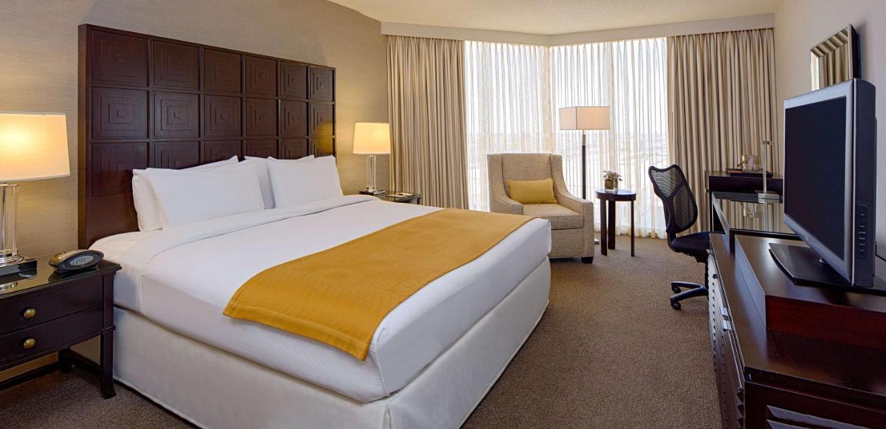 Doubletree By Hilton Hotel Houston Greenway Plaza Екстериор снимка
