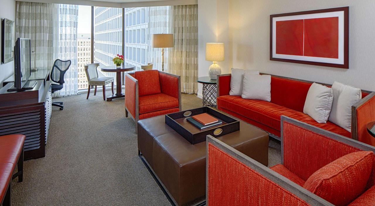 Doubletree By Hilton Hotel Houston Greenway Plaza Екстериор снимка