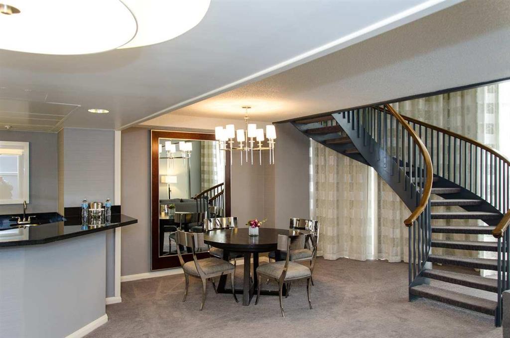 Doubletree By Hilton Hotel Houston Greenway Plaza Екстериор снимка