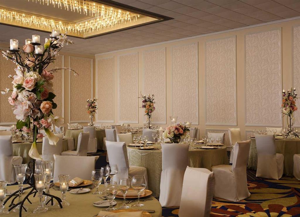 Doubletree By Hilton Hotel Houston Greenway Plaza Екстериор снимка