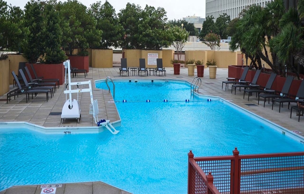 Doubletree By Hilton Hotel Houston Greenway Plaza Екстериор снимка